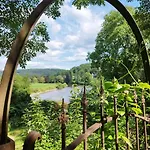 Le Jardin Des Miroirs