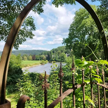 Le Jardin Des Miroirs